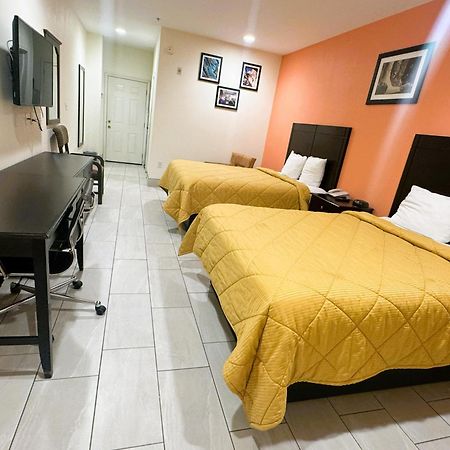 Pecan Valley Inn & Suites San Antonio Esterno foto