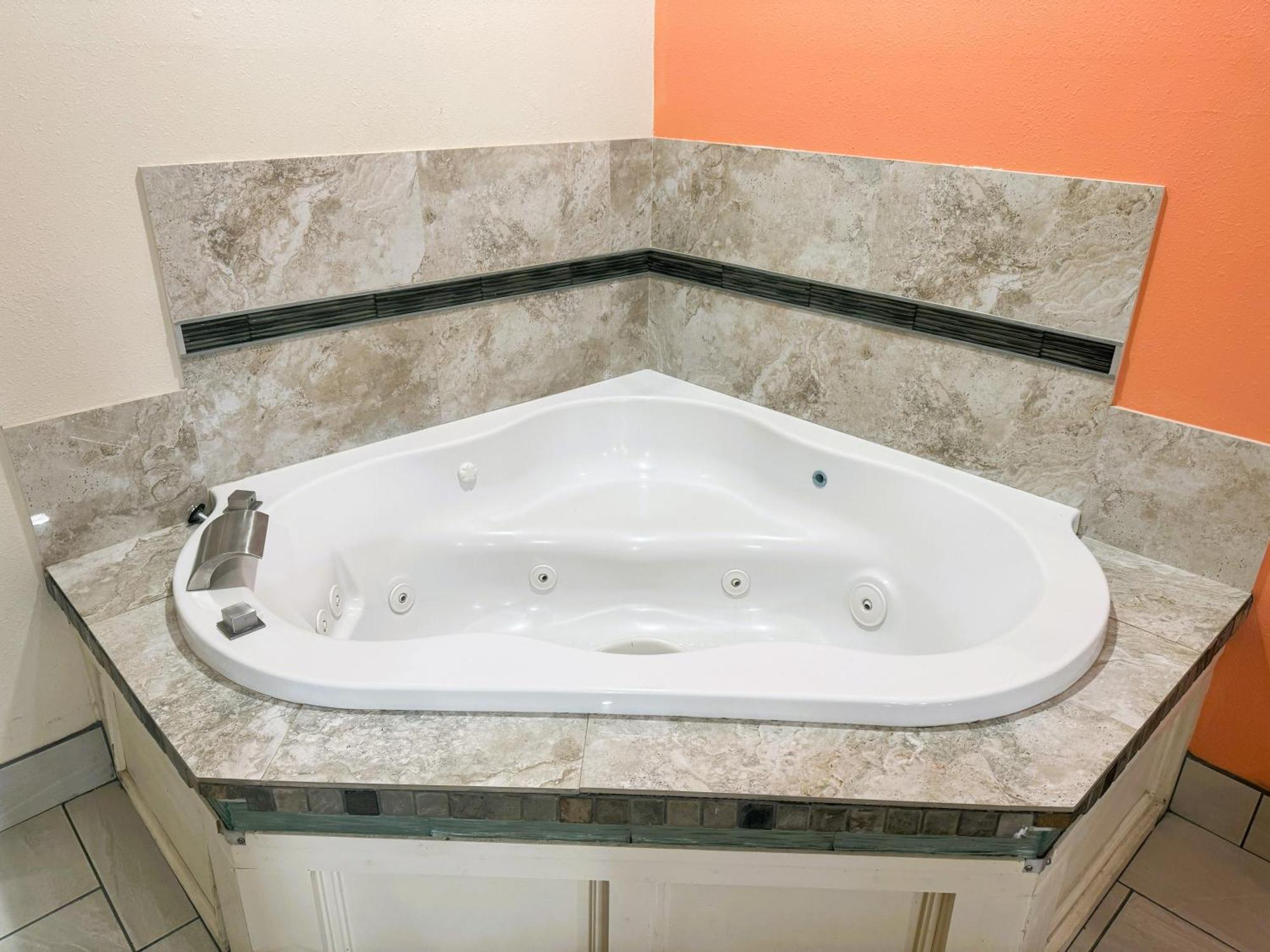 Pecan Valley Inn & Suites San Antonio Esterno foto