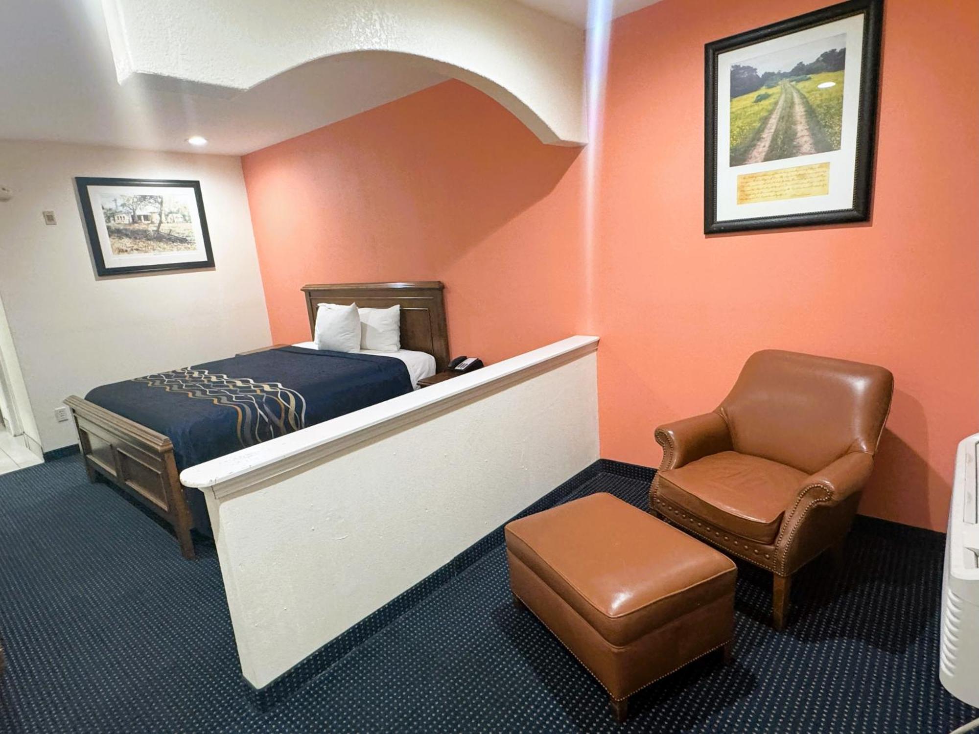 Pecan Valley Inn & Suites San Antonio Esterno foto